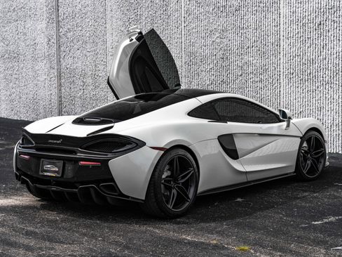 Used 2017 McLaren 570S image 5