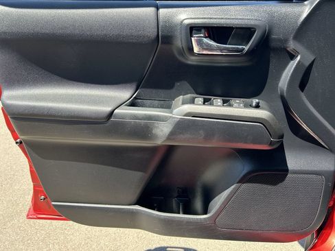 Used 2020 Toyota Tacoma TRD Off-Road w/ Advanced Technology Package AWD/4WD image 22