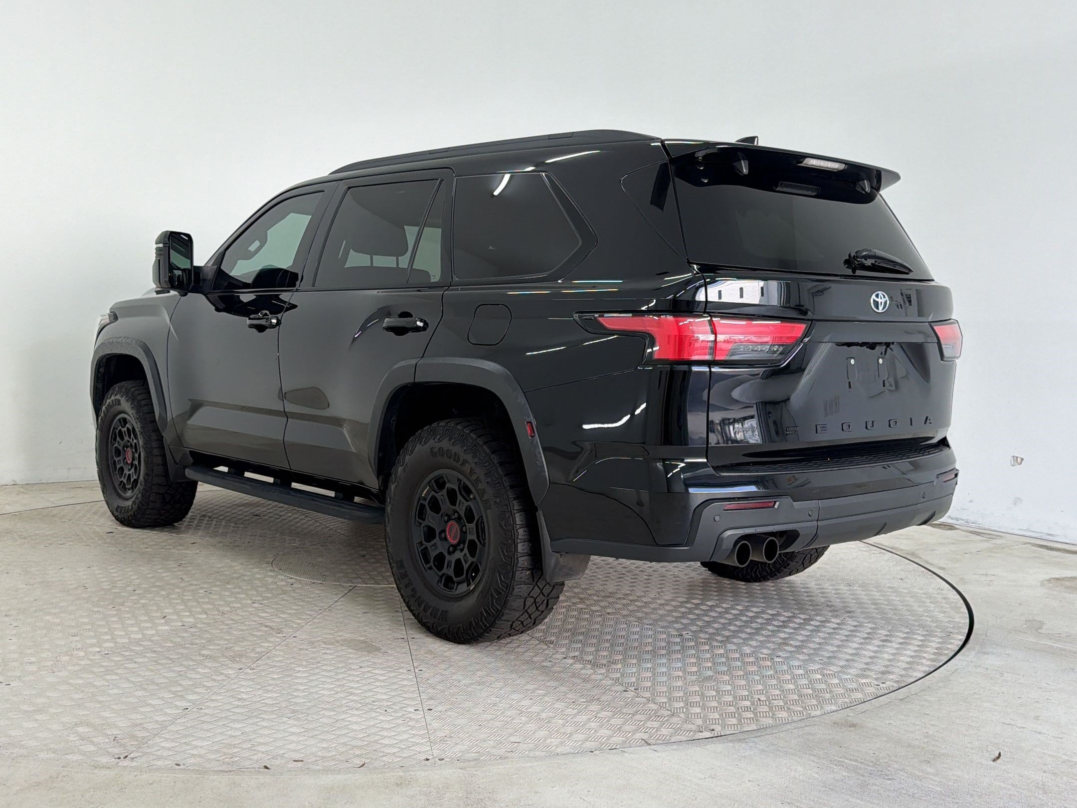 Used 2023 Toyota Sequoia TRD Pro AWD/4WD image 3