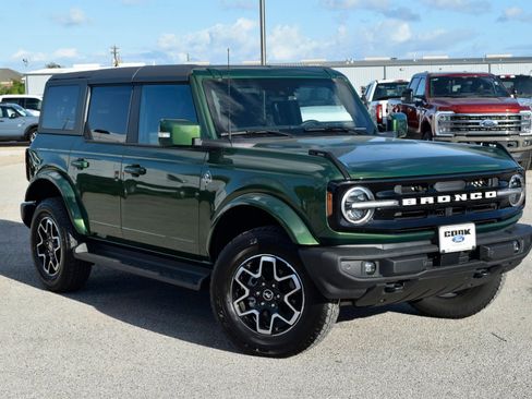 New 2025 Ford Bronco Outer Banks image 3