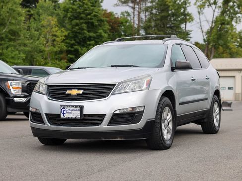 Used 2016 Chevrolet Traverse LS FWD image 1