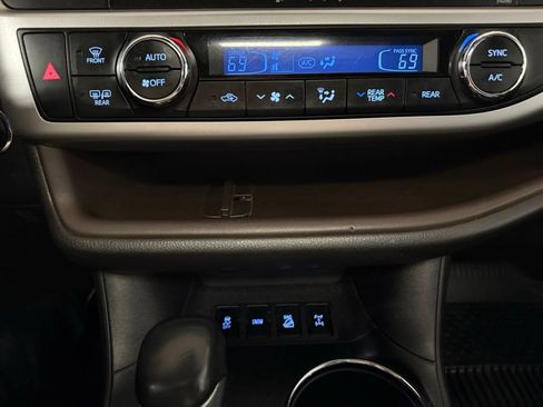 Used 2019 Toyota Highlander XLE image 14