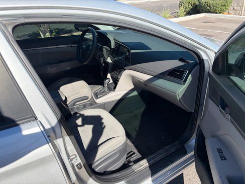 Used 2018 Hyundai Elantra SEL image 5