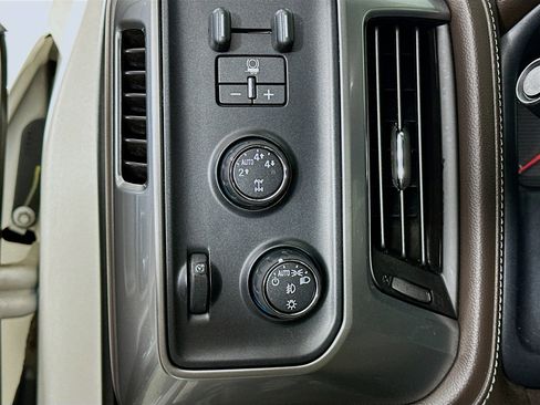 Used 2015 Chevrolet Silverado 1500 LTZ Z71 w/ LTZ Plus Package image 10