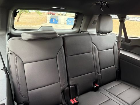 New 2026 Chevrolet Suburban LT image 19