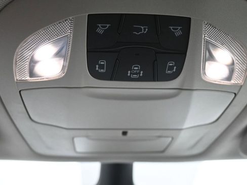 Used 2023 Chrysler Pacifica Touring-L FWD image 23