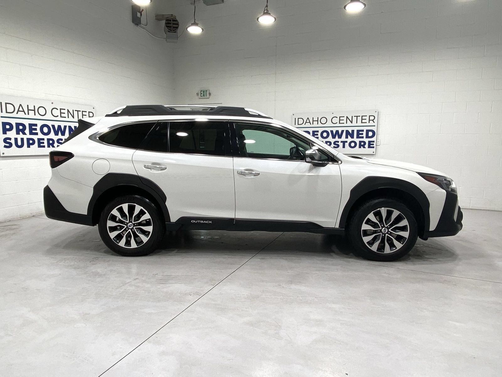 Used 2023 Subaru Outback Touring XT AWD/4WD image 9
