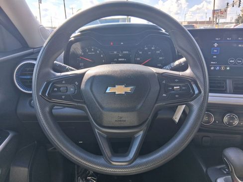 Used 2024 Chevrolet Trax LS w/ LS Convenience Package FWD image 10