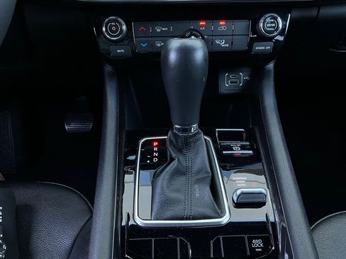 Used 2025 Jeep Compass Latitude image 24