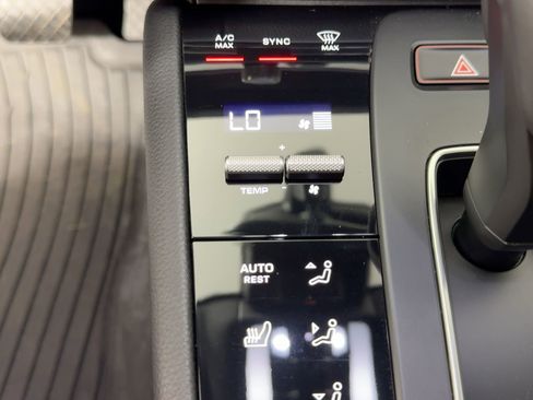 Certified 2025 Porsche Macan Turbo image 19