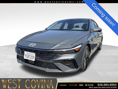 Used 2025 Hyundai Elantra SEL FWD image 2