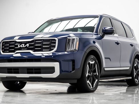 Used 2024 Kia Telluride S w/ S Sunroof Package FWD image 9