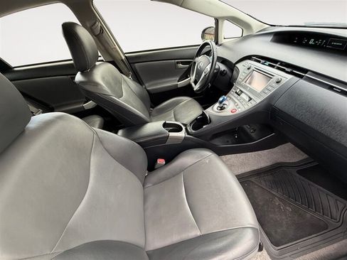 Used 2015 Toyota Prius Four FWD image 16