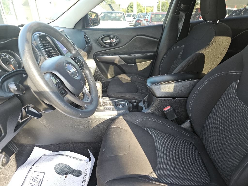 Used 2019 Jeep Cherokee Latitude w/ Popular Appearance Group AWD/4WD image 16