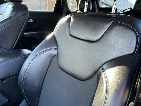 Used 2021 Jeep Cherokee Latitude Plus image 18