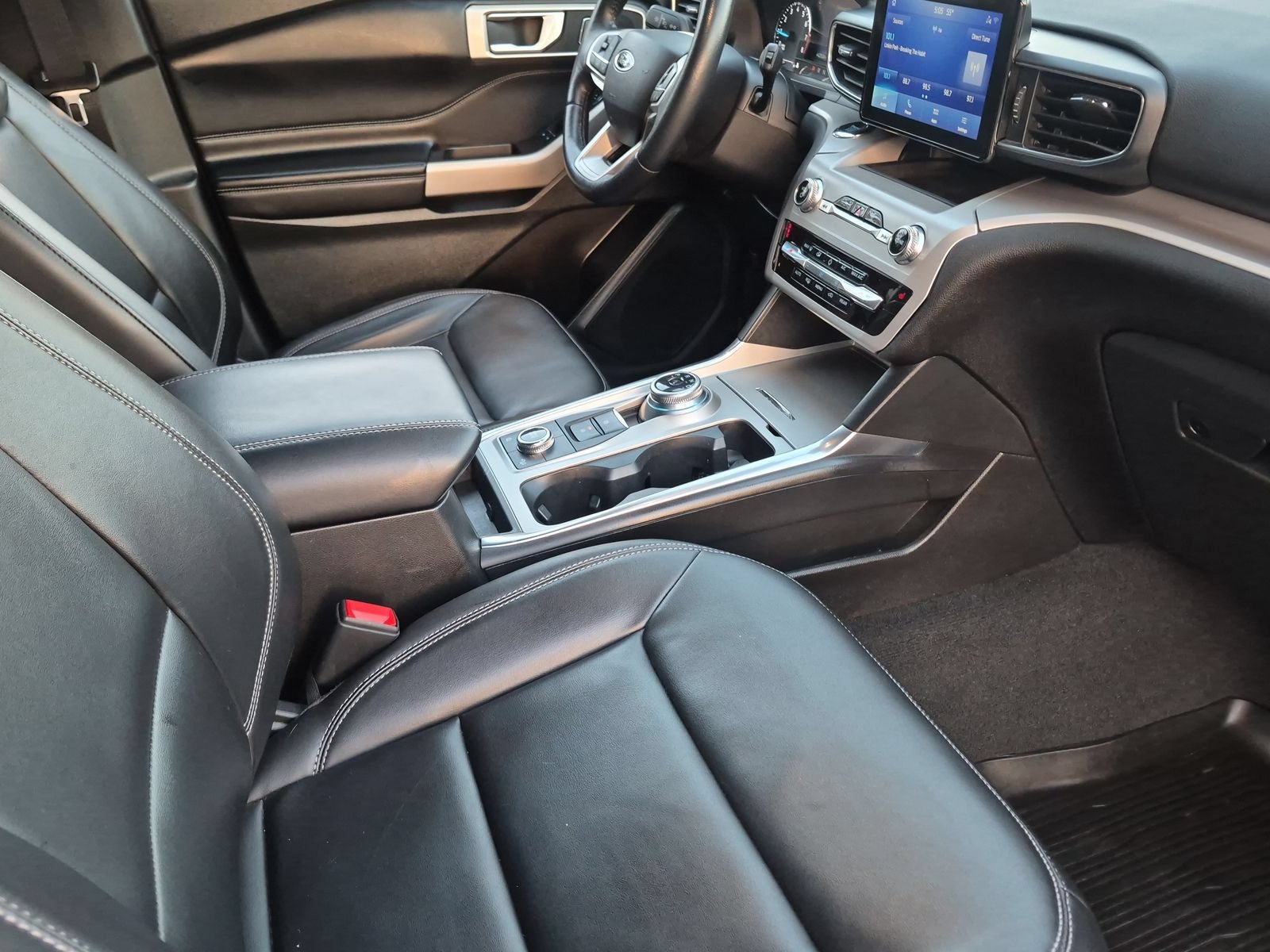 Used 2023 Ford Explorer XLT w/ Equipment Group 202A AWD/4WD image 21