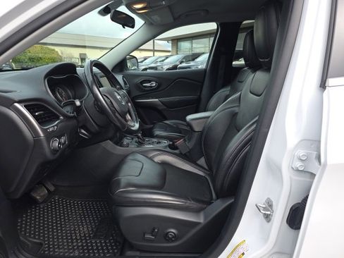 Used 2020 Jeep Cherokee Latitude Plus w/ Cold Weather Group image 12