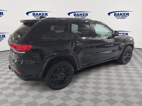 Used 2018 Jeep Grand Cherokee Altitude image 4