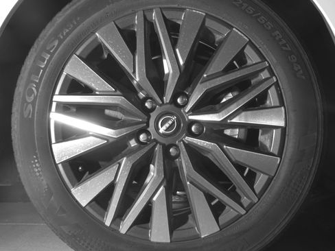 Used 2025 Nissan Altima 2.5 SV FWD image 13
