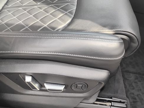 Certified 2025 Audi SQ7 Premium Plus w/ Executive Package image 25