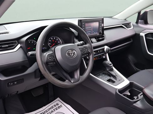 Used 2020 Toyota RAV4 LE w/ All Weather Liner Package AWD/4WD image 18