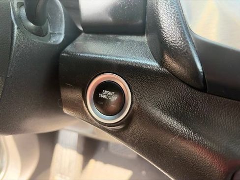 Used 2019 GMC Terrain SLE w/ LPO, Floor Liner Package AWD/4WD image 18
