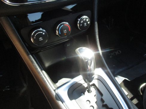 Used 2014 Chrysler 200 LX FWD image 18