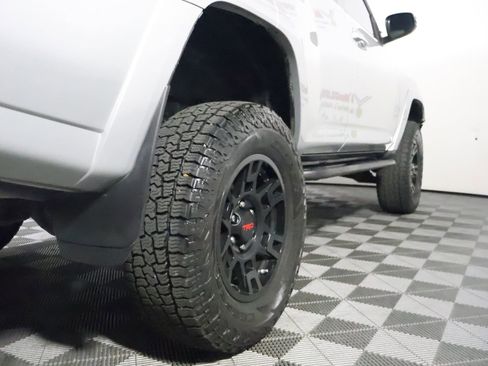 Used 2019 Toyota 4Runner TRD Off-Road Premium AWD/4WD image 9