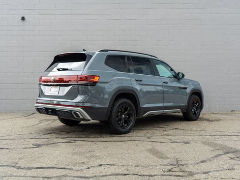 Certified 2026 Volkswagen Atlas Peak Edition AWD/4WD image 6