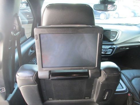 Used 2021 Chrysler Pacifica Touring-L w/ Uconnect Theater Family Group image 18