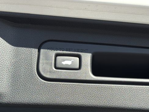 Certified 2025 Honda Pilot Black Edition image 35