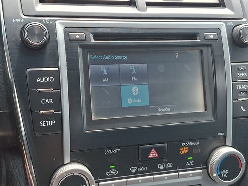 Used 2014 Toyota Camry SE FWD image 17