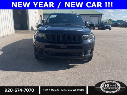 Used 2023 Jeep Grand Cherokee L Altitude image 3