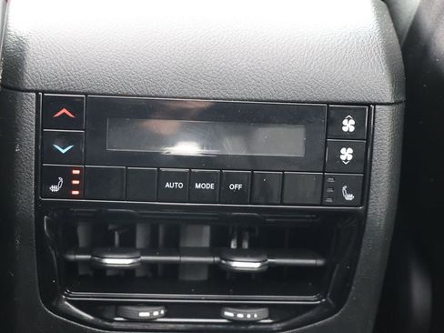 Used 2024 Jeep Grand Cherokee L Limited w/ Luxury Tech Group II image 9