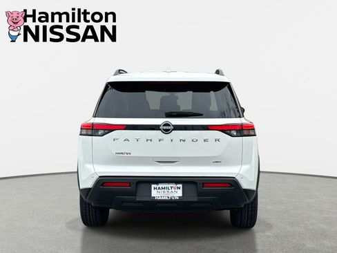 Used 2025 Nissan Pathfinder SV image 3