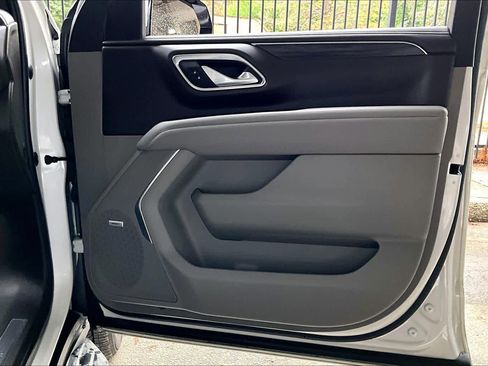 Used 2022 GMC Yukon SLT w/ SLT Premium Package image 22