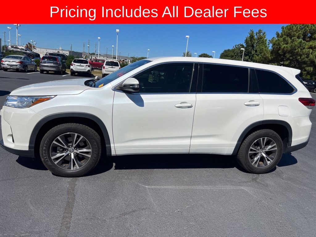 Used 2017 Toyota Highlander LE FWD image 9