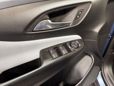 Used 2025 Buick Envista Preferred FWD image 38