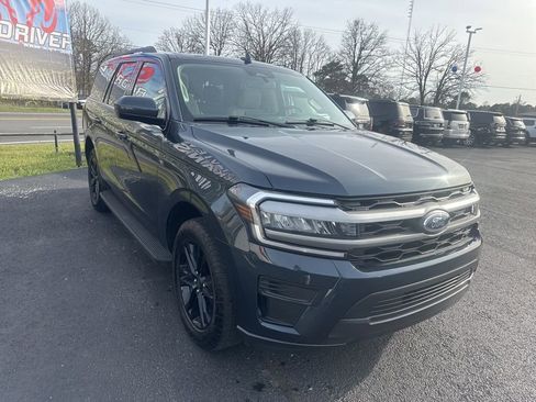 Used 2024 Ford Expedition XLT image 3