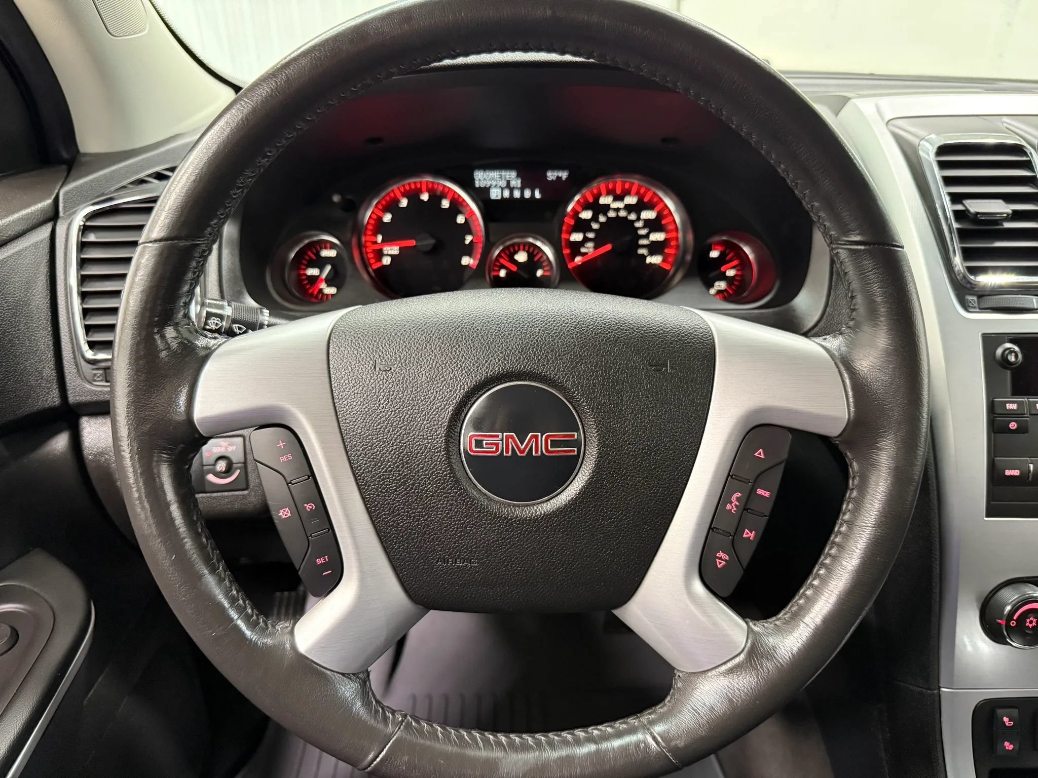 Used 2011 GMC Acadia SLE AWD/4WD image 22