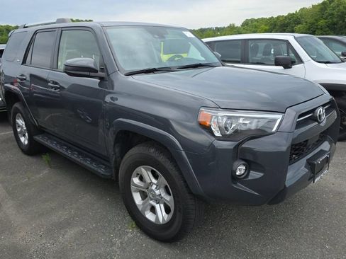 Used 2024 Toyota 4Runner SR5 AWD/4WD image 3