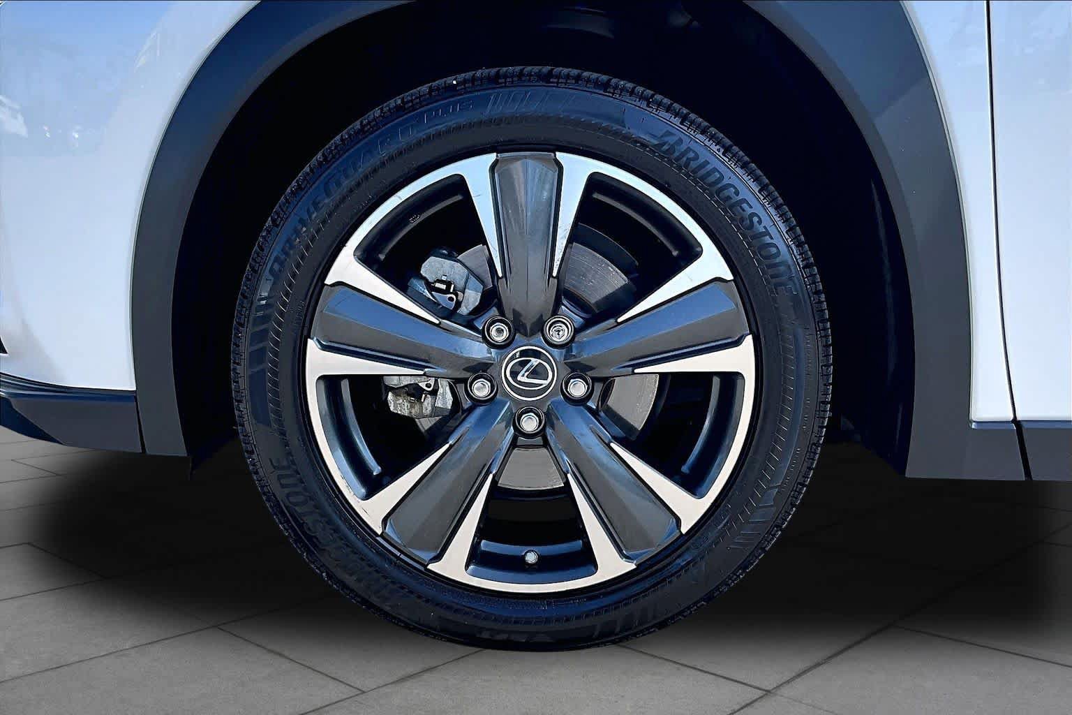 Used 2019 Lexus UX 200 w/ Premium Package FWD image 10