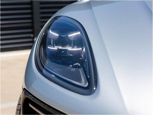 New 2025 Porsche Macan S image 13