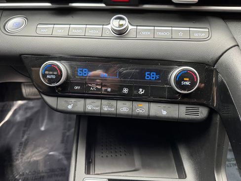 Used 2023 Hyundai Elantra SEL w/ Convenience Package FWD image 17