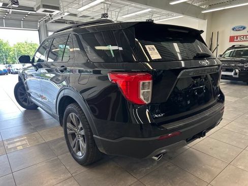 Used 2023 Ford Explorer XLT w/ Equipment Group 202A AWD/4WD image 14