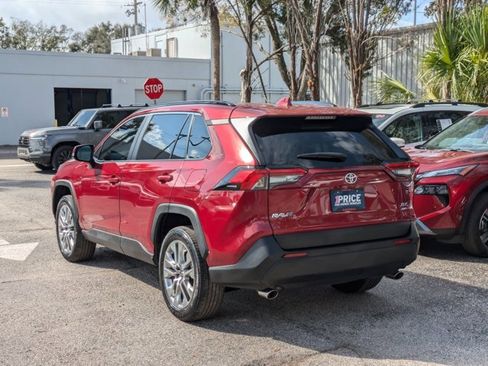 Used 2023 Toyota RAV4 XLE Premium image 7