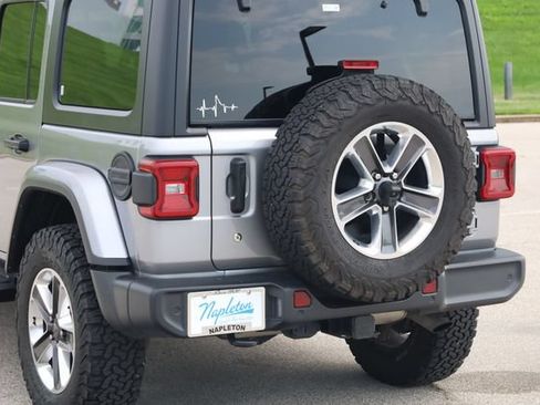 Used 2019 Jeep Wrangler Unlimited Sahara w/ Safety Group AWD/4WD image 7