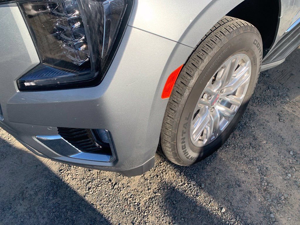 Used 2023 GMC Yukon SLT AWD/4WD image 2