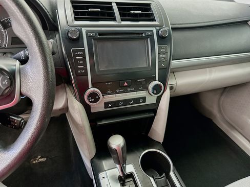 Used 2014 Toyota Camry LE FWD image 25