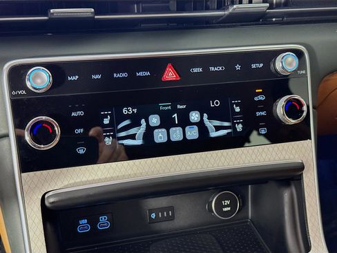 Certified 2025 Genesis GV80 3.5T Prestige image 18